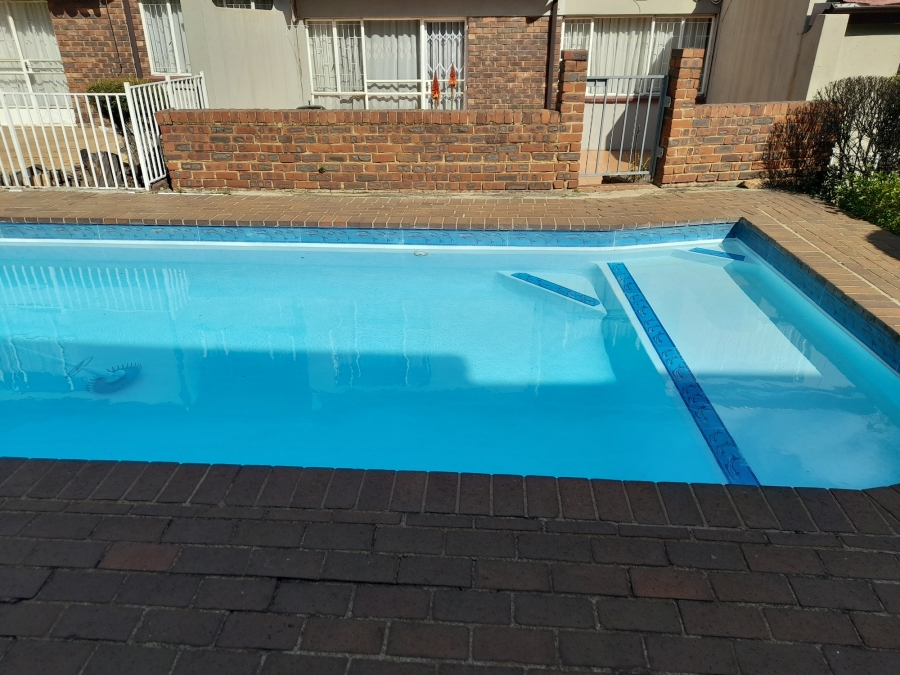 3 Bedroom Property for Sale in Mondeor Gauteng