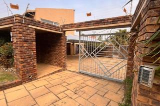 4 Bedroom Property for Sale in Brackendowns Gauteng