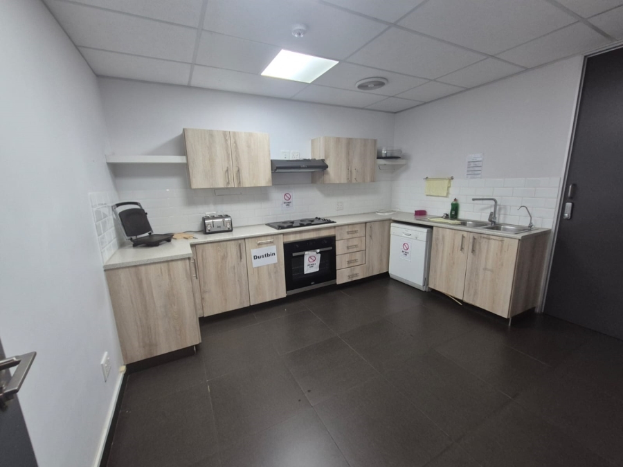 To Let Commercial Property for Rent in Die Hoewes Gauteng