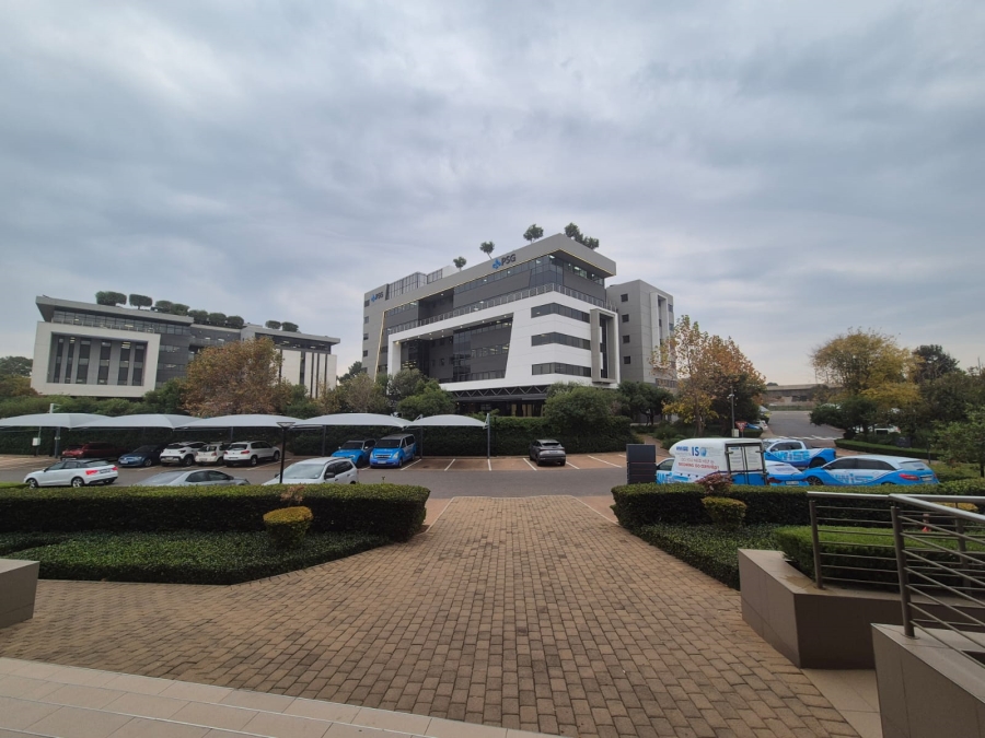 To Let Commercial Property for Rent in Die Hoewes Gauteng