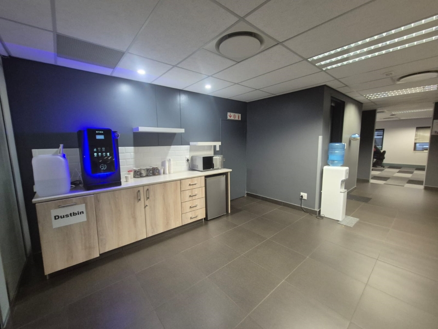 To Let Commercial Property for Rent in Die Hoewes Gauteng