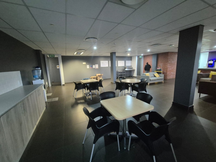 To Let Commercial Property for Rent in Die Hoewes Gauteng