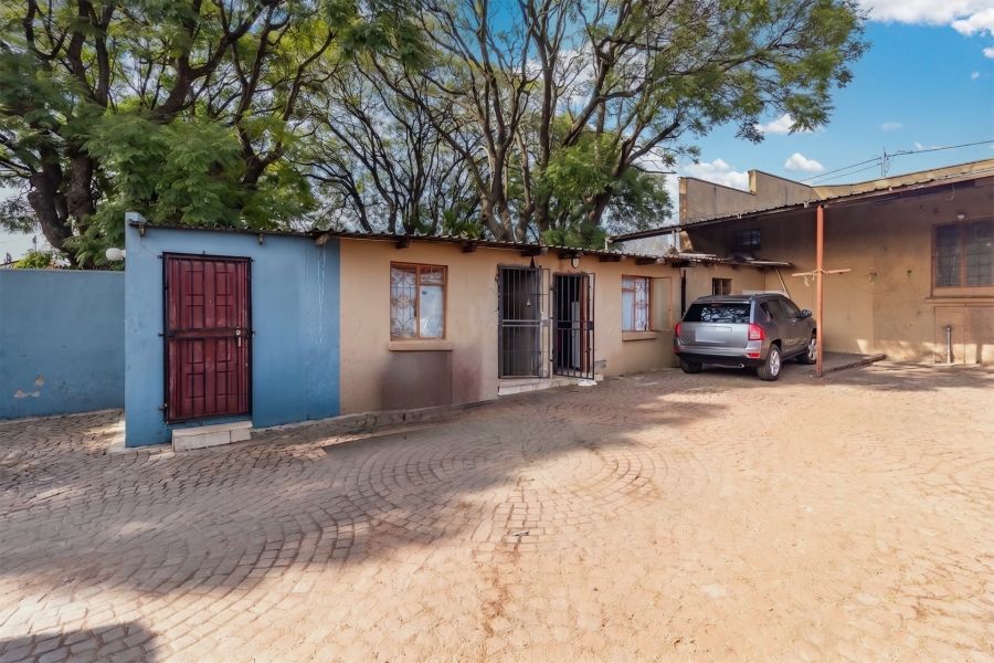 10 Bedroom Property for Sale in Forest Hill Gauteng