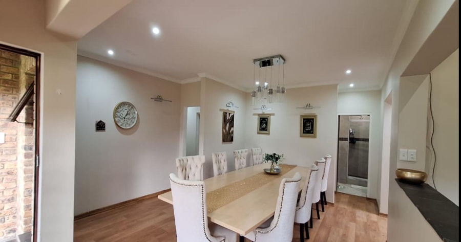 5 Bedroom Property for Sale in Constantia Kloof Gauteng