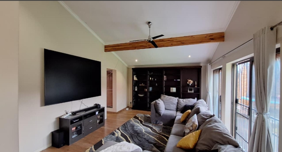 5 Bedroom Property for Sale in Constantia Kloof Gauteng