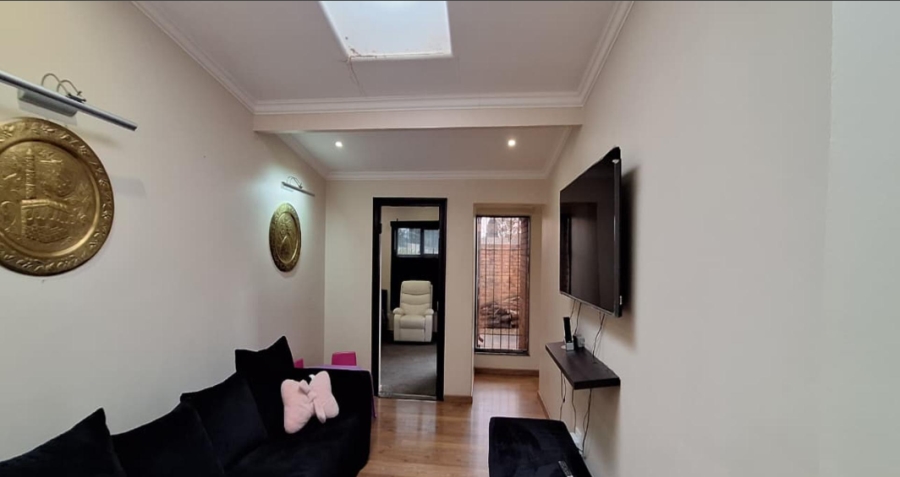 5 Bedroom Property for Sale in Constantia Kloof Gauteng
