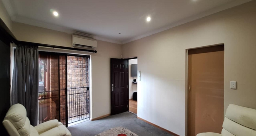 5 Bedroom Property for Sale in Constantia Kloof Gauteng