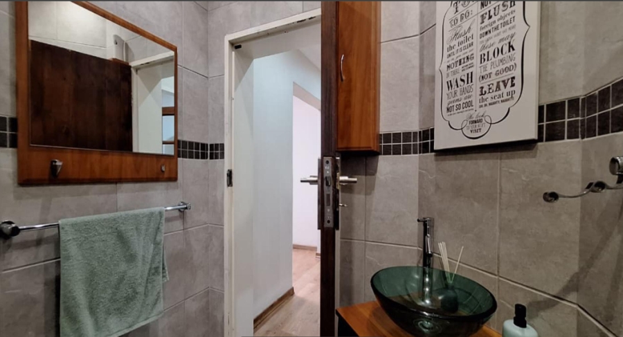 5 Bedroom Property for Sale in Constantia Kloof Gauteng