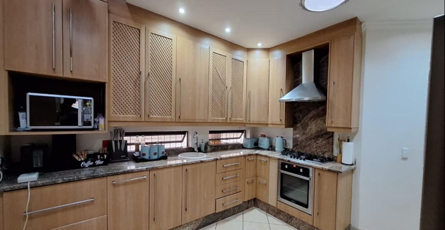 5 Bedroom Property for Sale in Constantia Kloof Gauteng