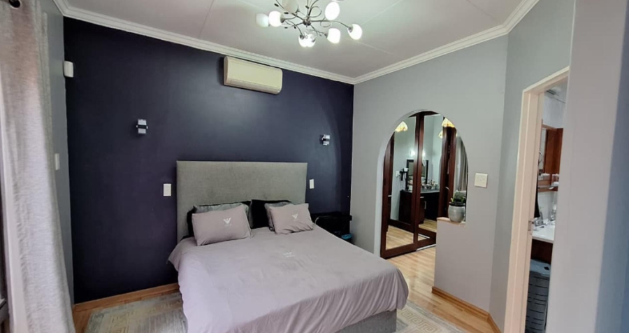 5 Bedroom Property for Sale in Constantia Kloof Gauteng