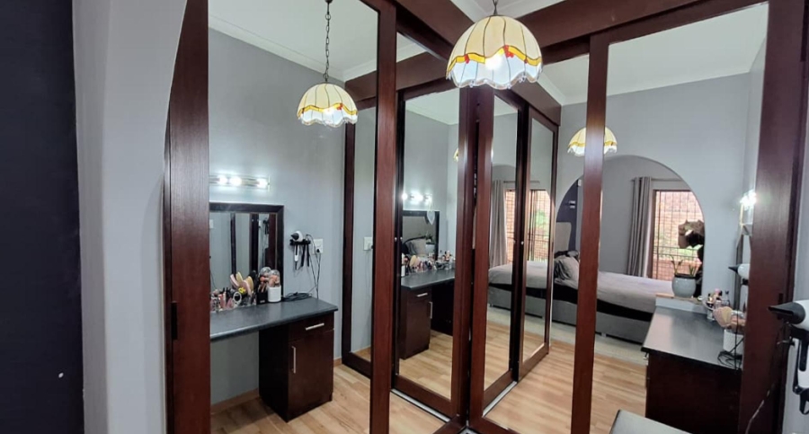 5 Bedroom Property for Sale in Constantia Kloof Gauteng