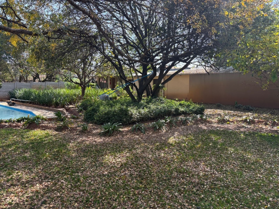 6 Bedroom Property for Sale in Florida Gauteng
