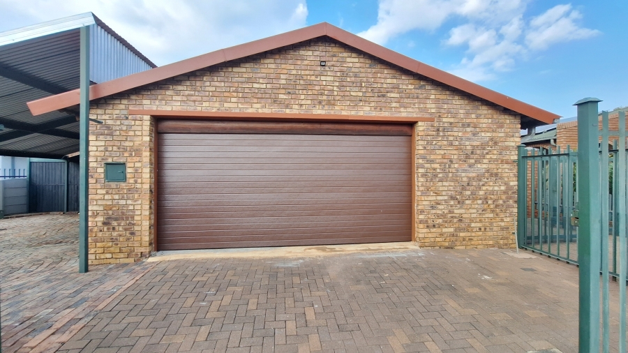 4 Bedroom Property for Sale in Les Marais Gauteng