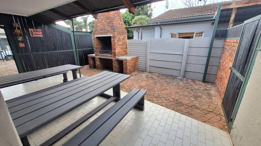 4 Bedroom Property for Sale in Les Marais Gauteng
