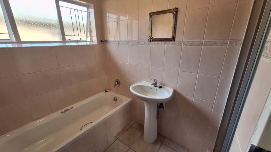 4 Bedroom Property for Sale in Les Marais Gauteng