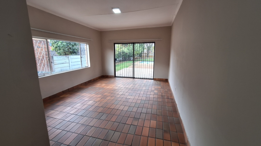 4 Bedroom Property for Sale in Les Marais Gauteng