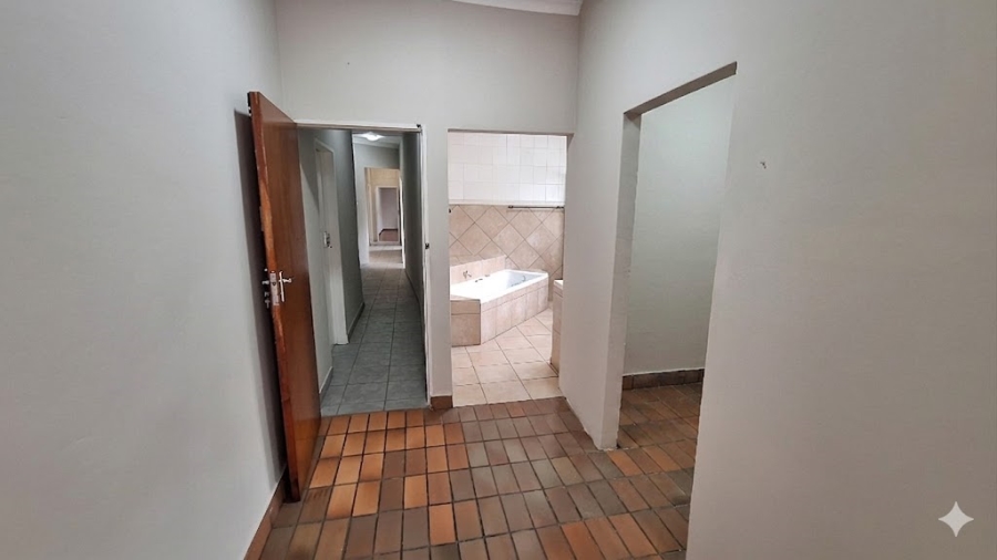 4 Bedroom Property for Sale in Les Marais Gauteng