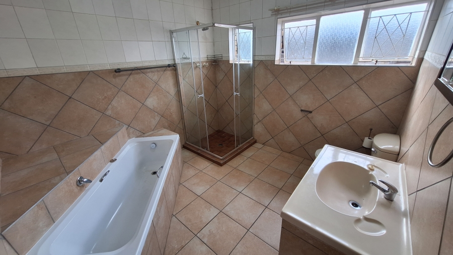 4 Bedroom Property for Sale in Les Marais Gauteng