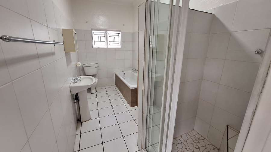 4 Bedroom Property for Sale in Les Marais Gauteng