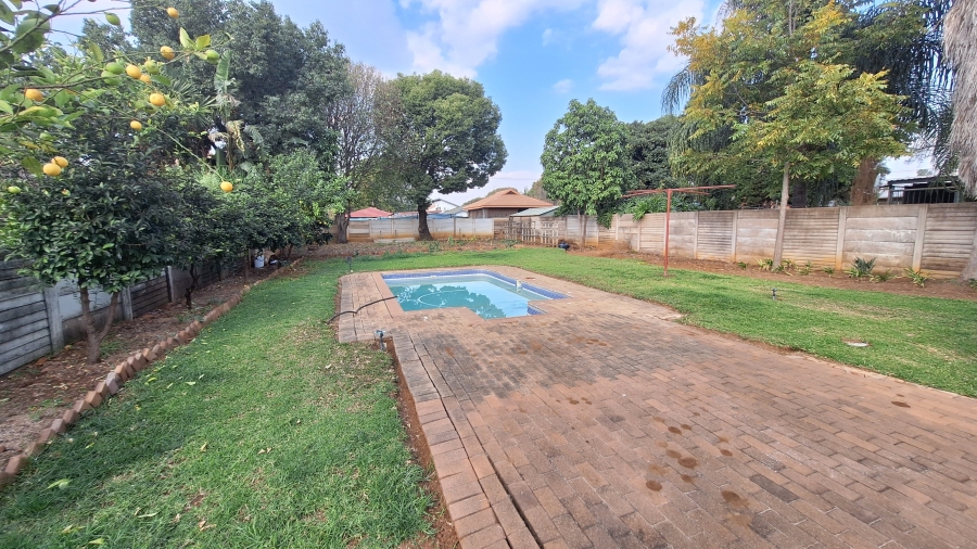 4 Bedroom Property for Sale in Les Marais Gauteng