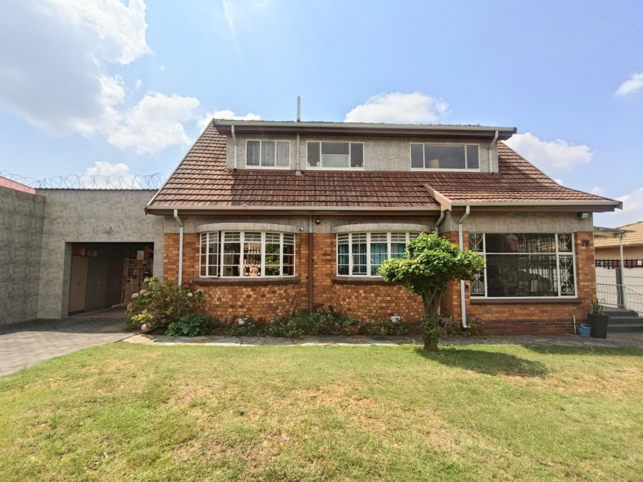 5 Bedroom Property for Sale in The Hill Gauteng