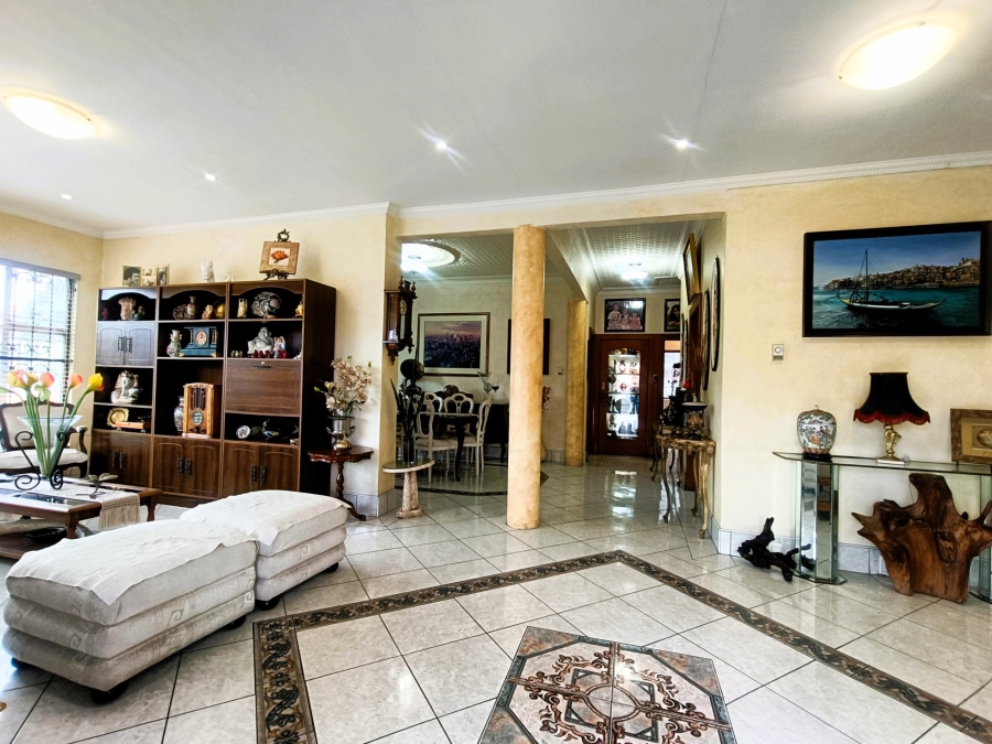 5 Bedroom Property for Sale in The Hill Gauteng
