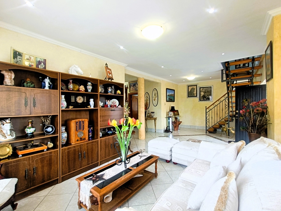 5 Bedroom Property for Sale in The Hill Gauteng