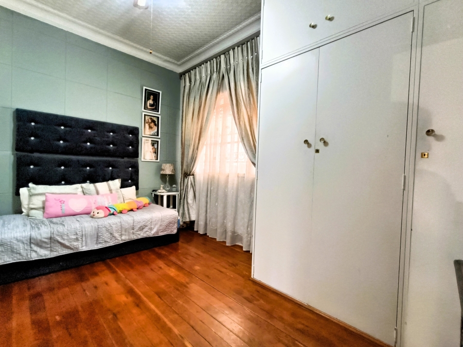 5 Bedroom Property for Sale in The Hill Gauteng