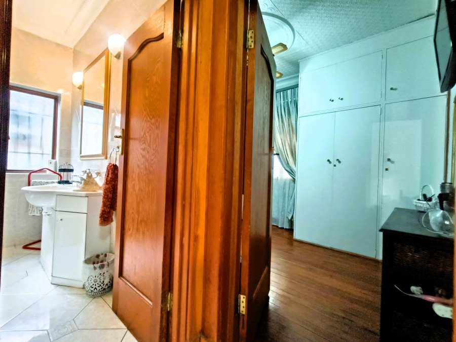 5 Bedroom Property for Sale in The Hill Gauteng