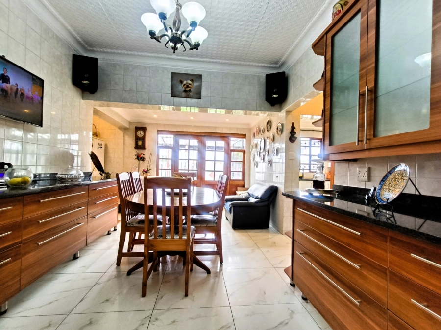 5 Bedroom Property for Sale in The Hill Gauteng