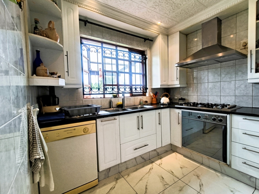 5 Bedroom Property for Sale in The Hill Gauteng