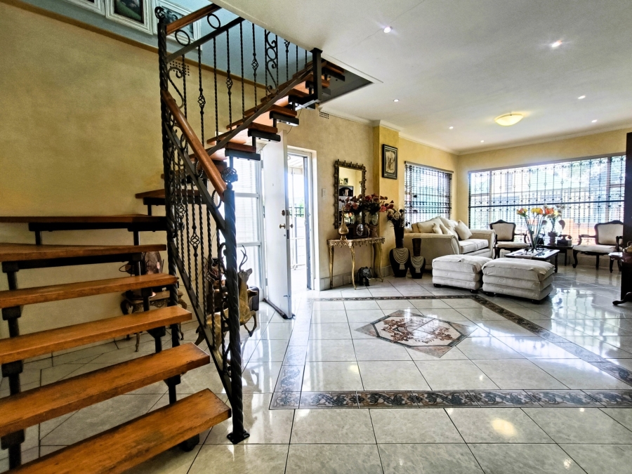 5 Bedroom Property for Sale in The Hill Gauteng