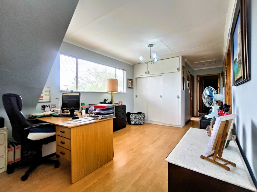 5 Bedroom Property for Sale in The Hill Gauteng