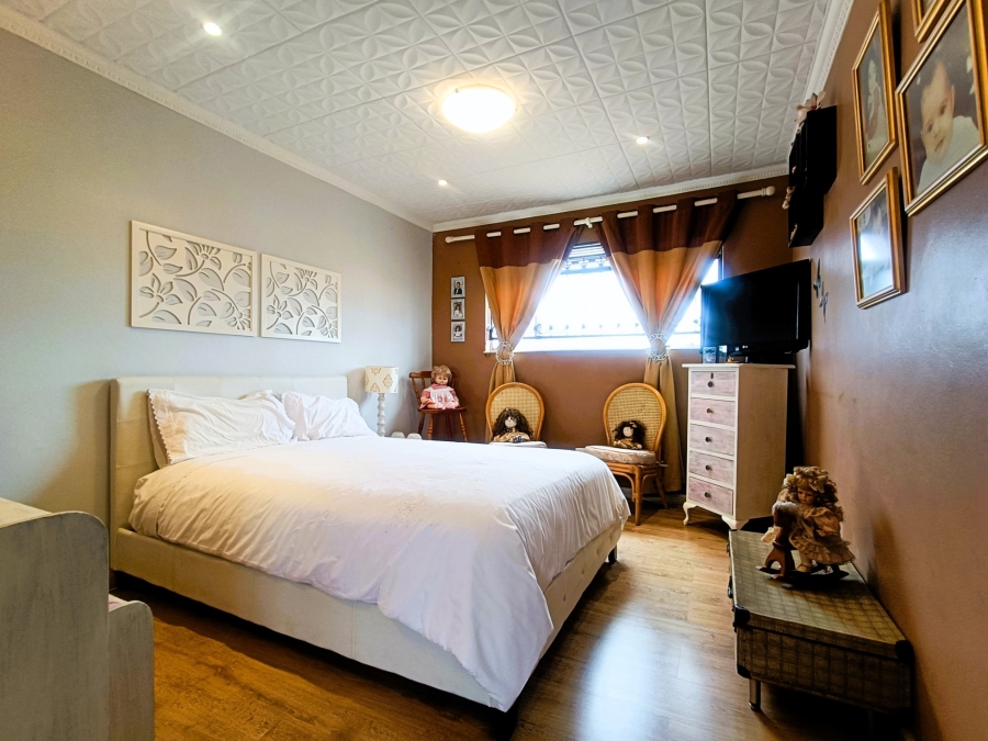 5 Bedroom Property for Sale in The Hill Gauteng