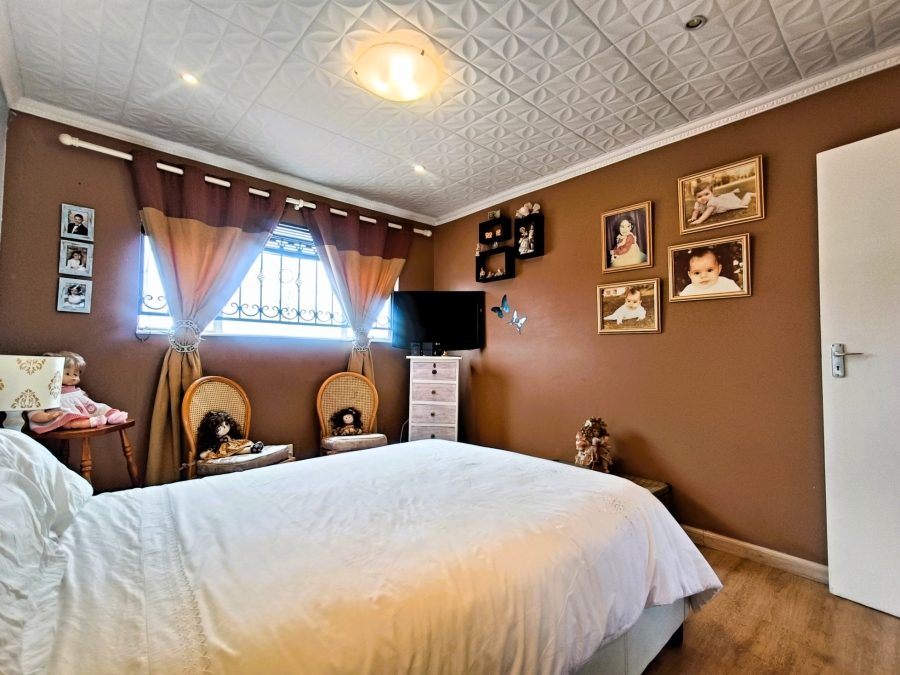 5 Bedroom Property for Sale in The Hill Gauteng