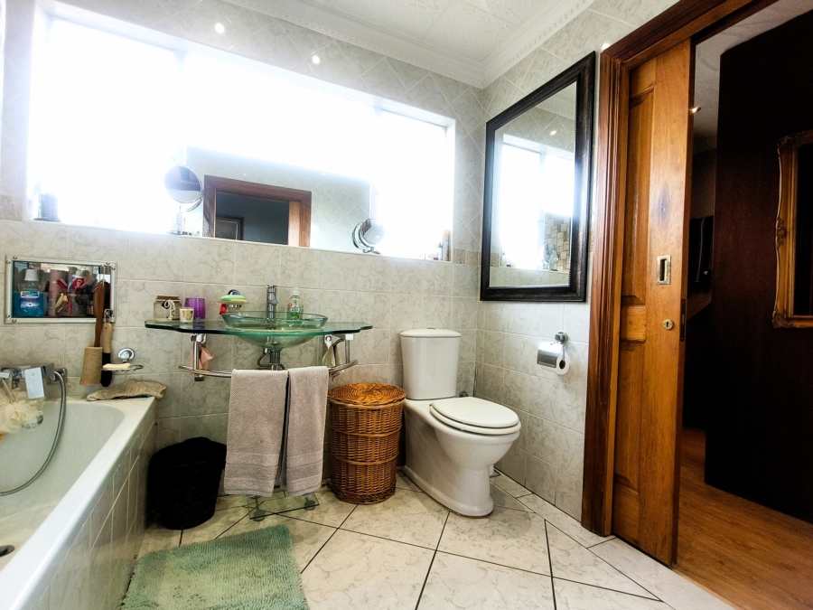 5 Bedroom Property for Sale in The Hill Gauteng