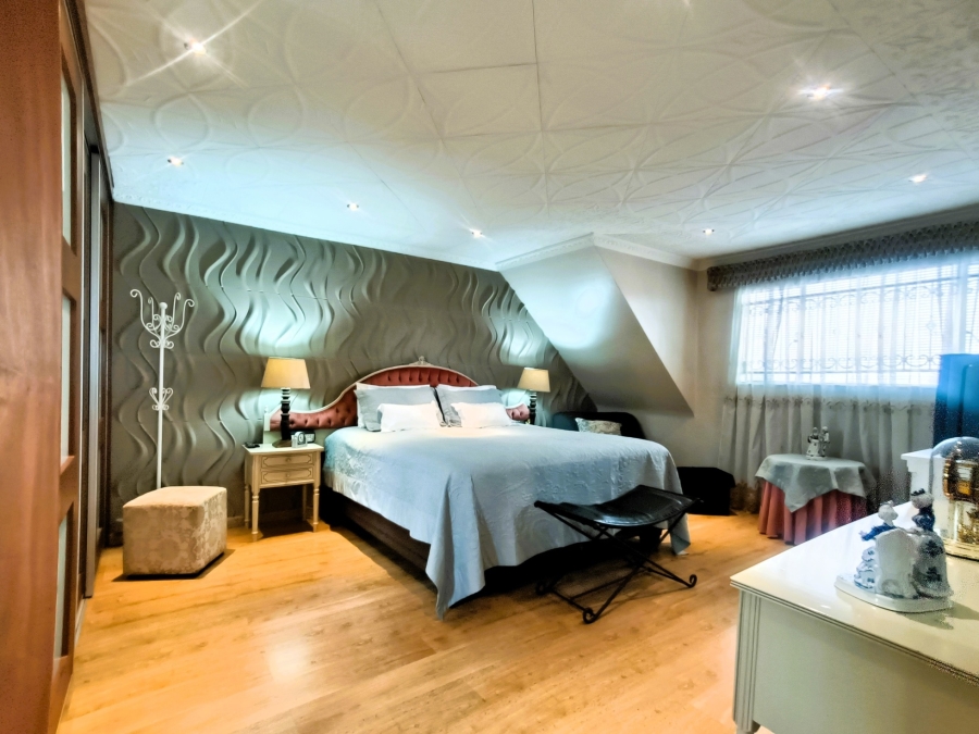 5 Bedroom Property for Sale in The Hill Gauteng