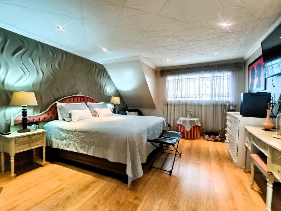5 Bedroom Property for Sale in The Hill Gauteng