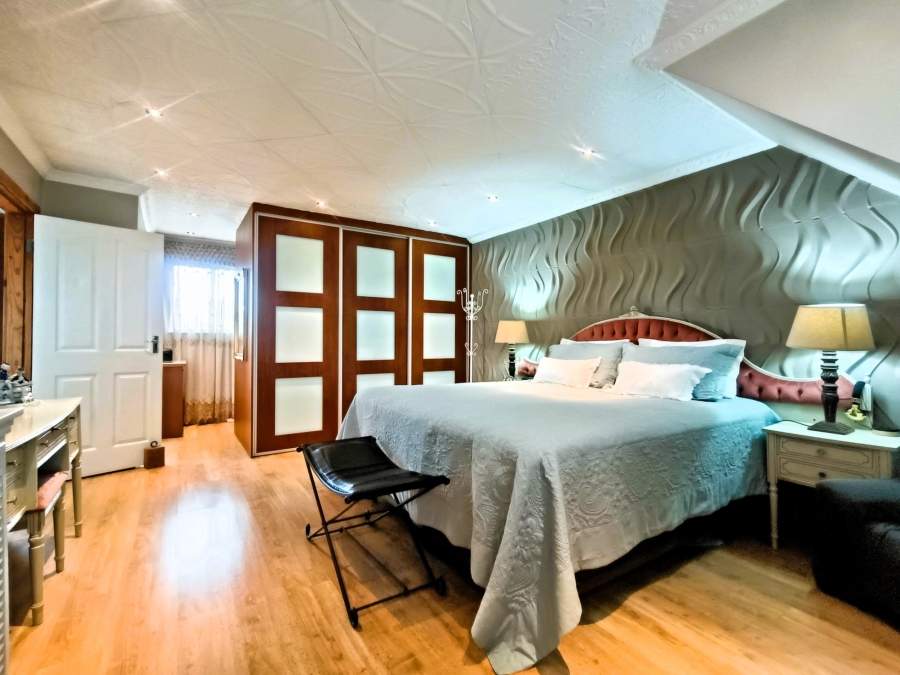 5 Bedroom Property for Sale in The Hill Gauteng