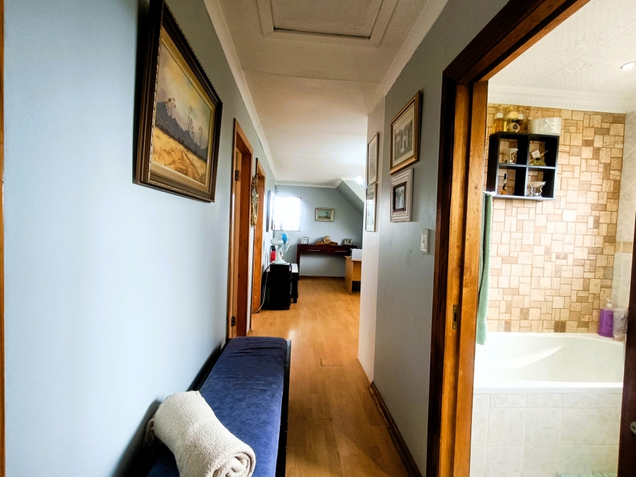 5 Bedroom Property for Sale in The Hill Gauteng
