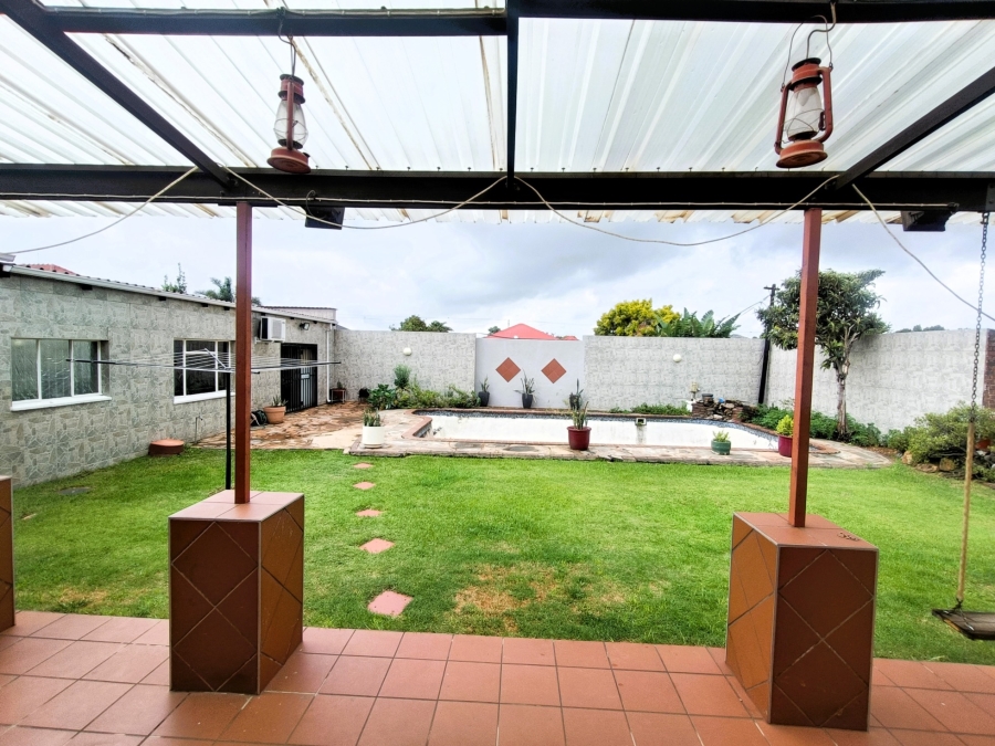5 Bedroom Property for Sale in The Hill Gauteng