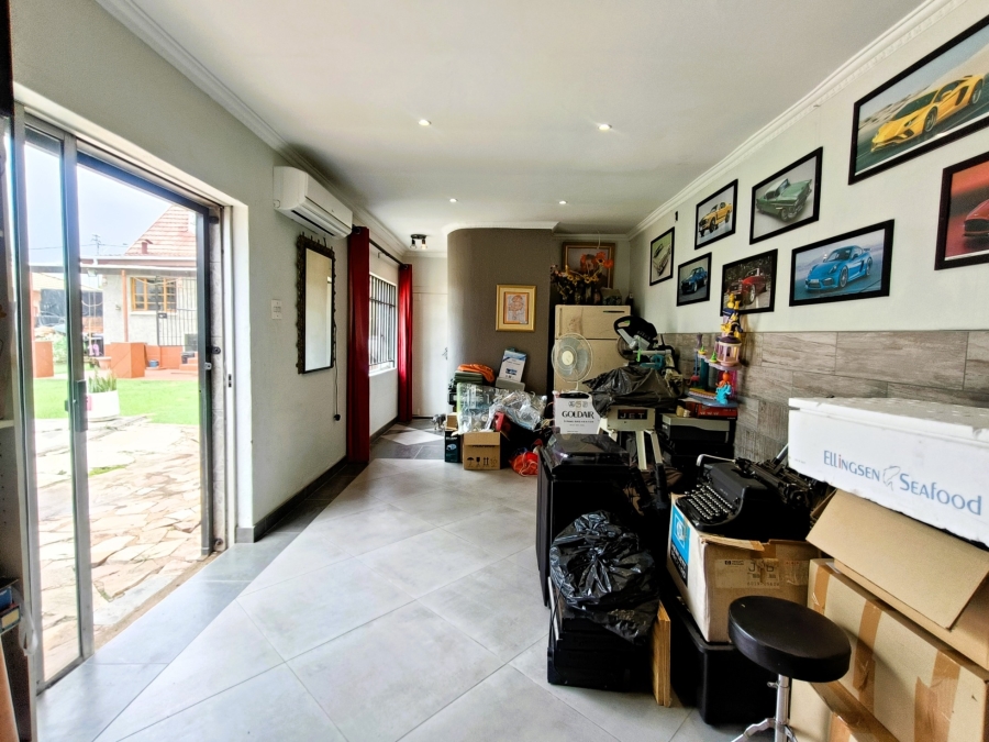 5 Bedroom Property for Sale in The Hill Gauteng