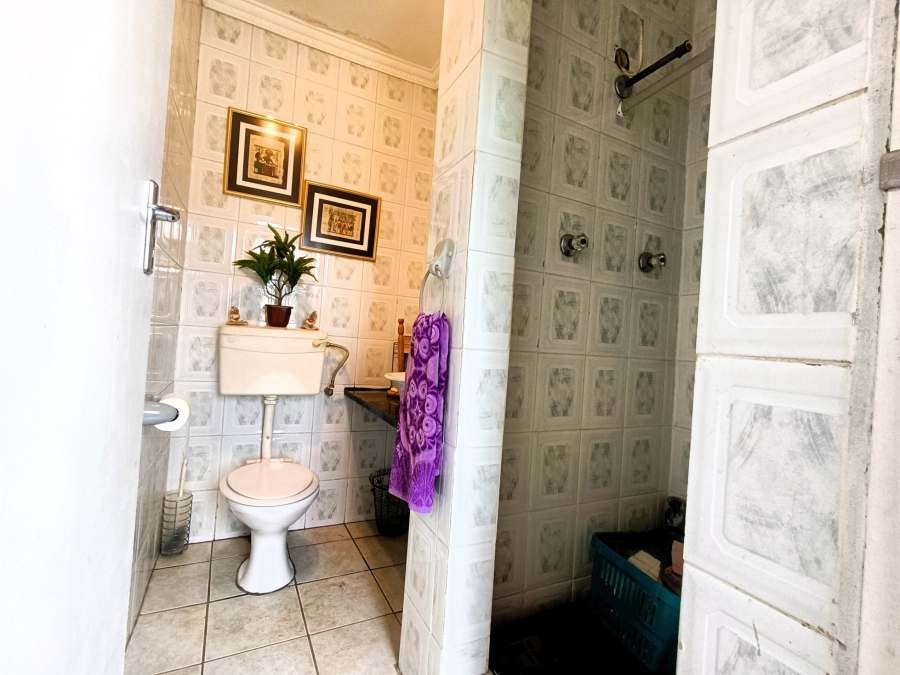 5 Bedroom Property for Sale in The Hill Gauteng