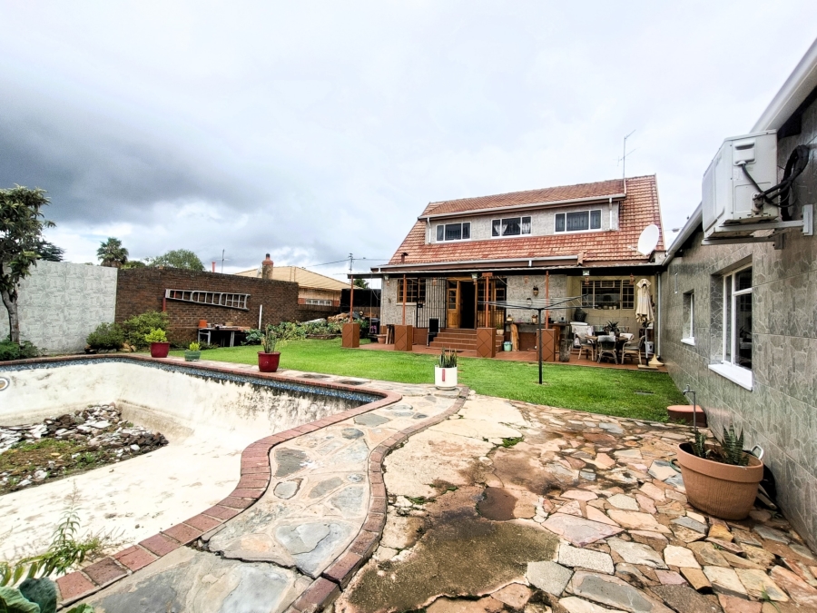 5 Bedroom Property for Sale in The Hill Gauteng