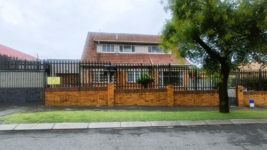 5 Bedroom Property for Sale in The Hill Gauteng