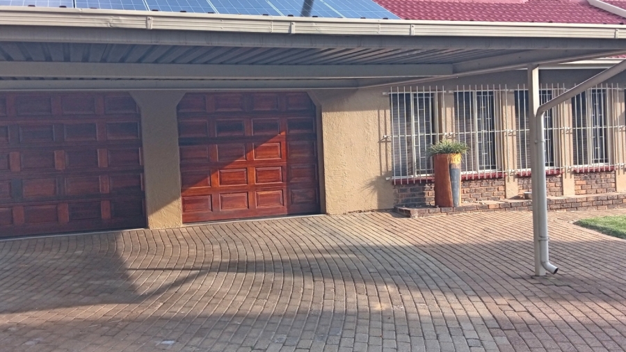 3 Bedroom Property for Sale in Crystal Park Gauteng