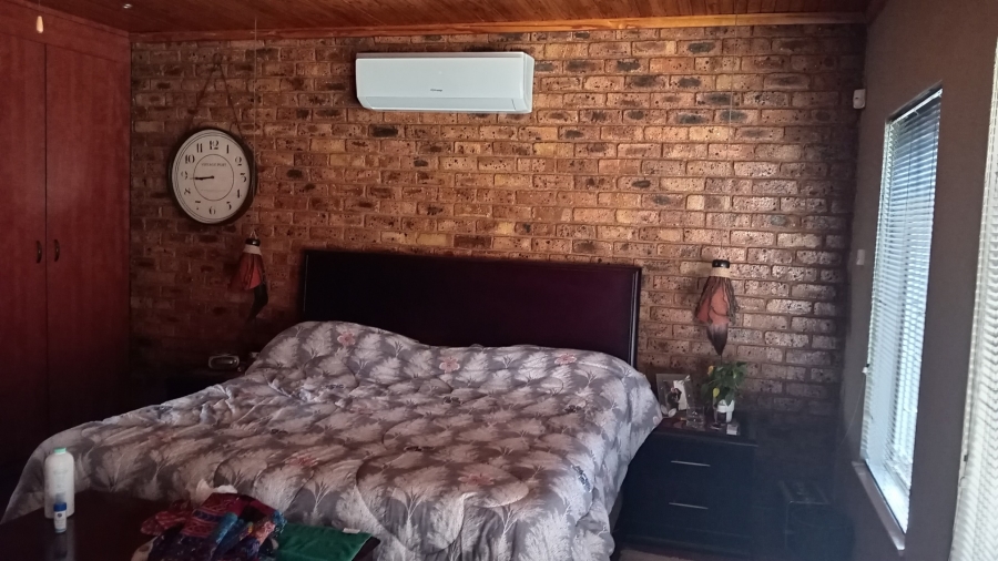 3 Bedroom Property for Sale in Crystal Park Gauteng