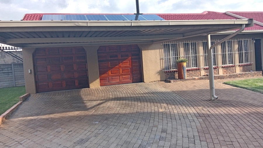 3 Bedroom Property for Sale in Crystal Park Gauteng