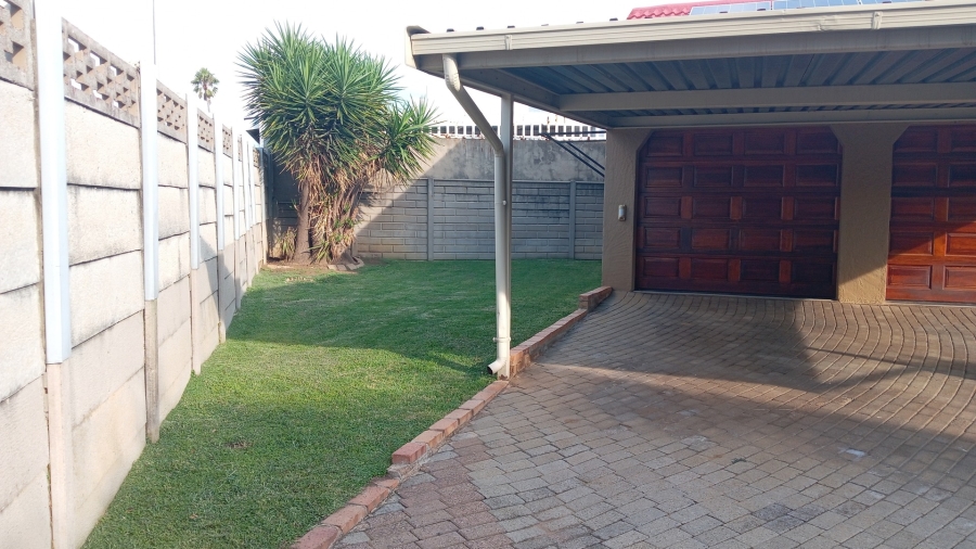 3 Bedroom Property for Sale in Crystal Park Gauteng