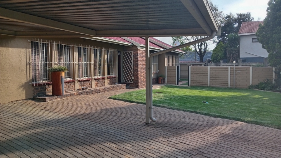3 Bedroom Property for Sale in Crystal Park Gauteng